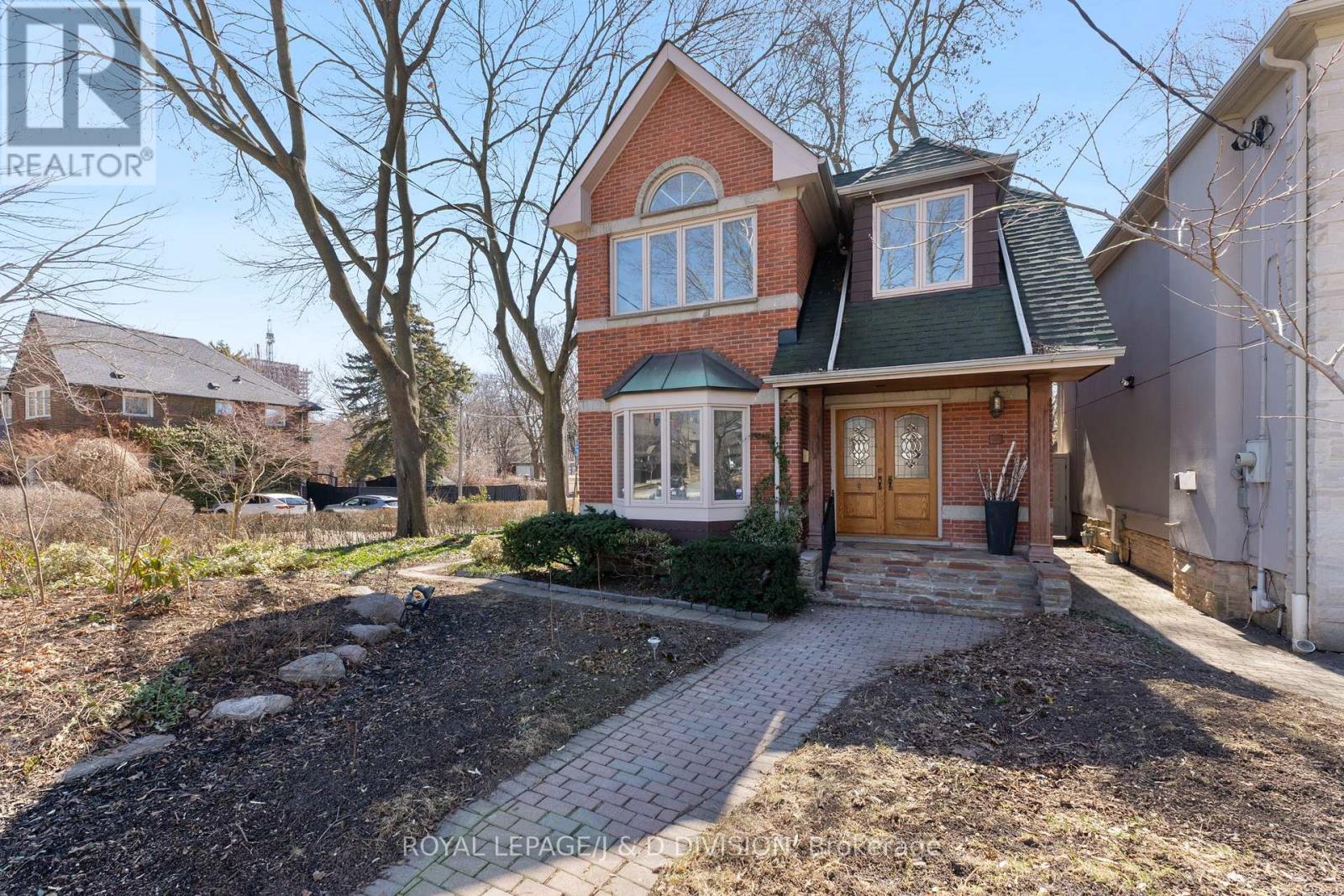 77 CHAPLIN CRESCENT, Toronto, Ontario