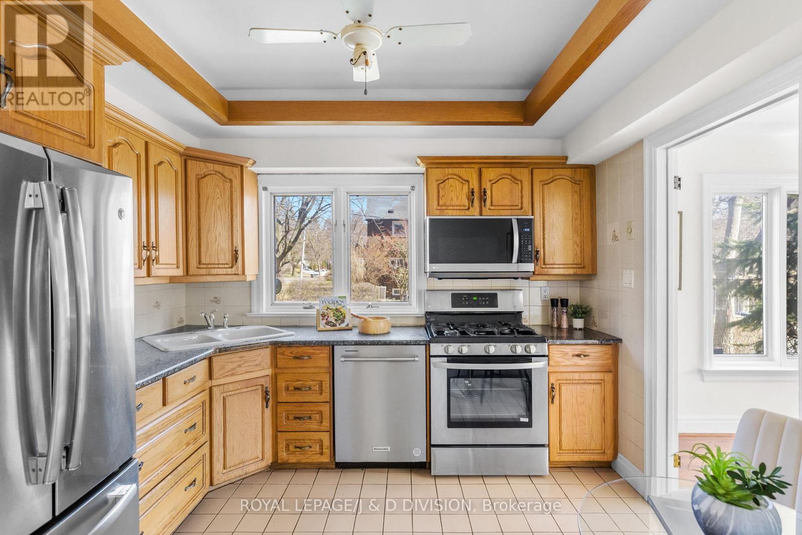 77 Chaplin Crescent, Toronto, Ontario  M5P 1A4 - Photo 11 - C12939474