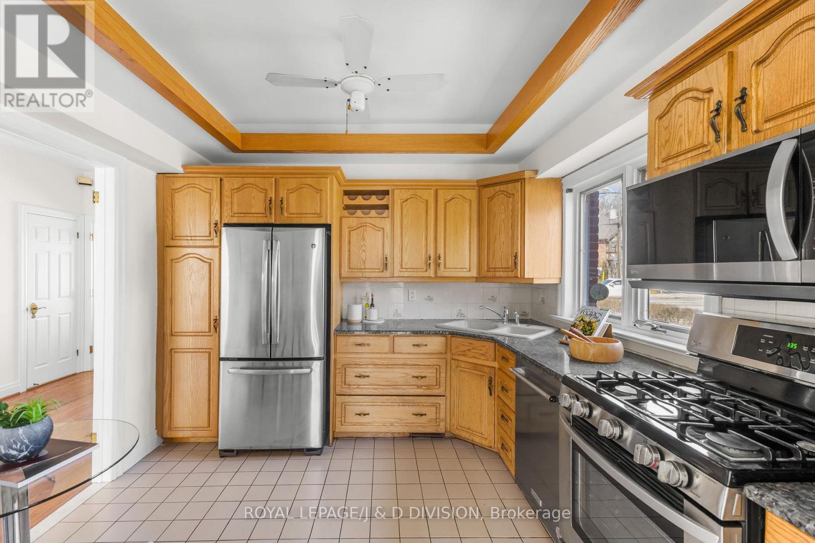 77 Chaplin Crescent, Toronto, Ontario  M5P 1A4 - Photo 12 - C12939474