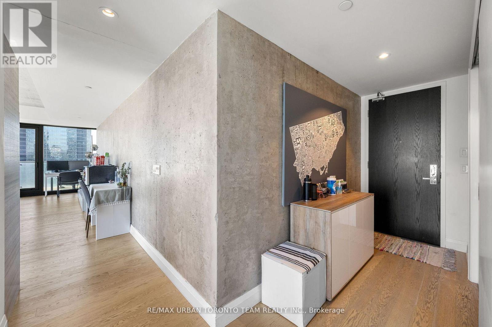 2804 - 224 King Street W, Toronto, Ontario  M5H 0A6 - Photo 2 - C12939514