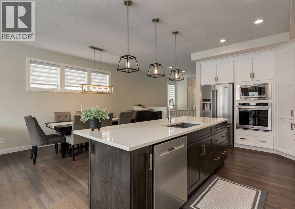 60 Crestbrook View SW, Calgary, Alberta  T3L 6G7 - Photo 9 - A2295774