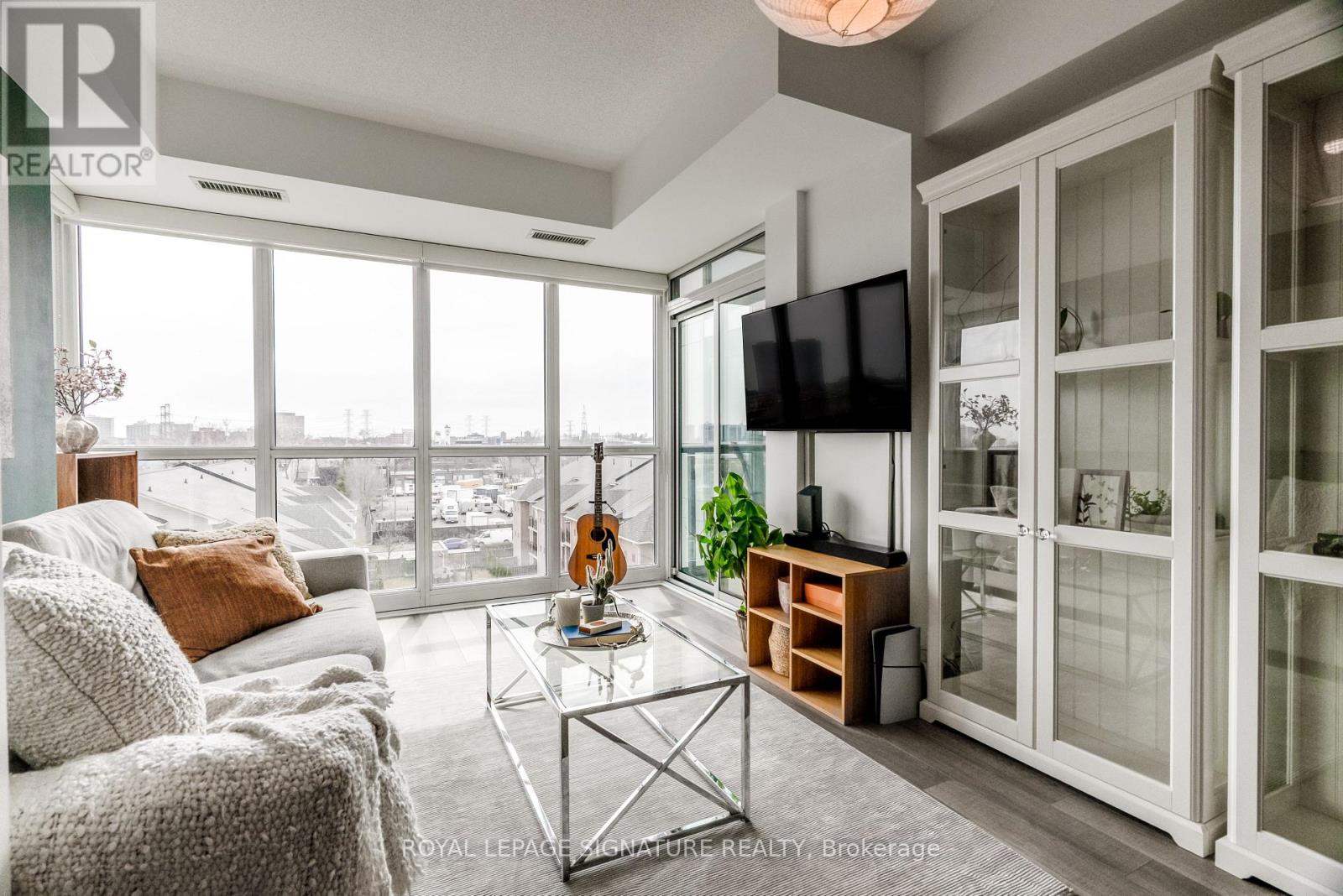 515 - 35 Brian Peck Crescent, Toronto, Ontario  M4G 0A5 - Photo 2 - C12939536