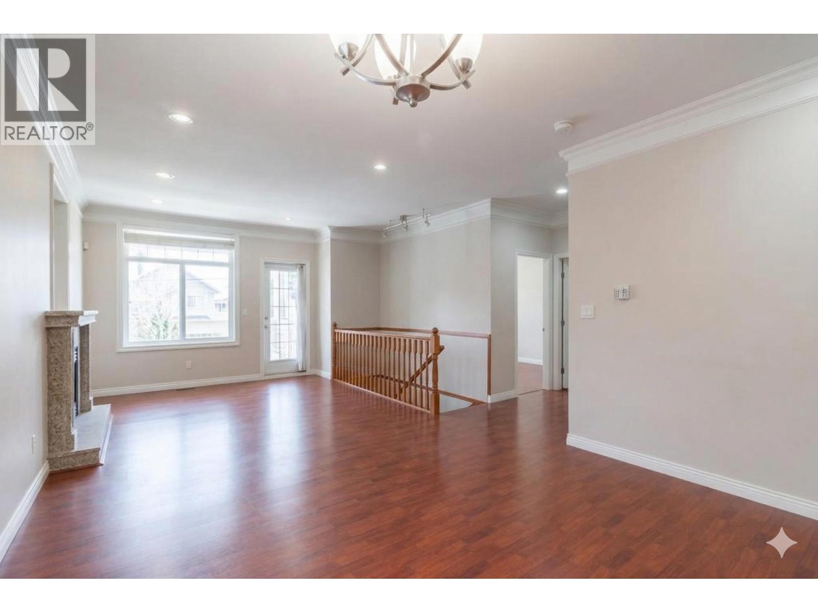 7487 Rosewood Street, Burnaby, British Columbia  V5E 2G6 - Photo 5 - R3104415