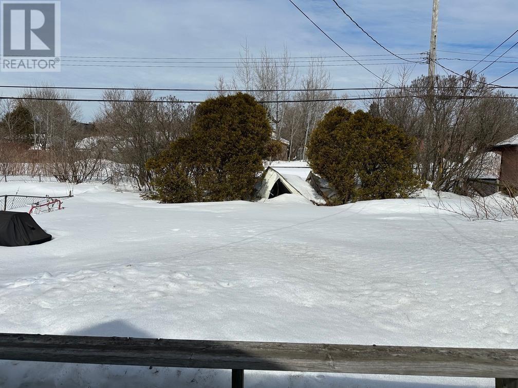 1272 Wellington St E, Sault Ste. Marie, Ontario  P6A 2P4 - Photo 2 - SM260577