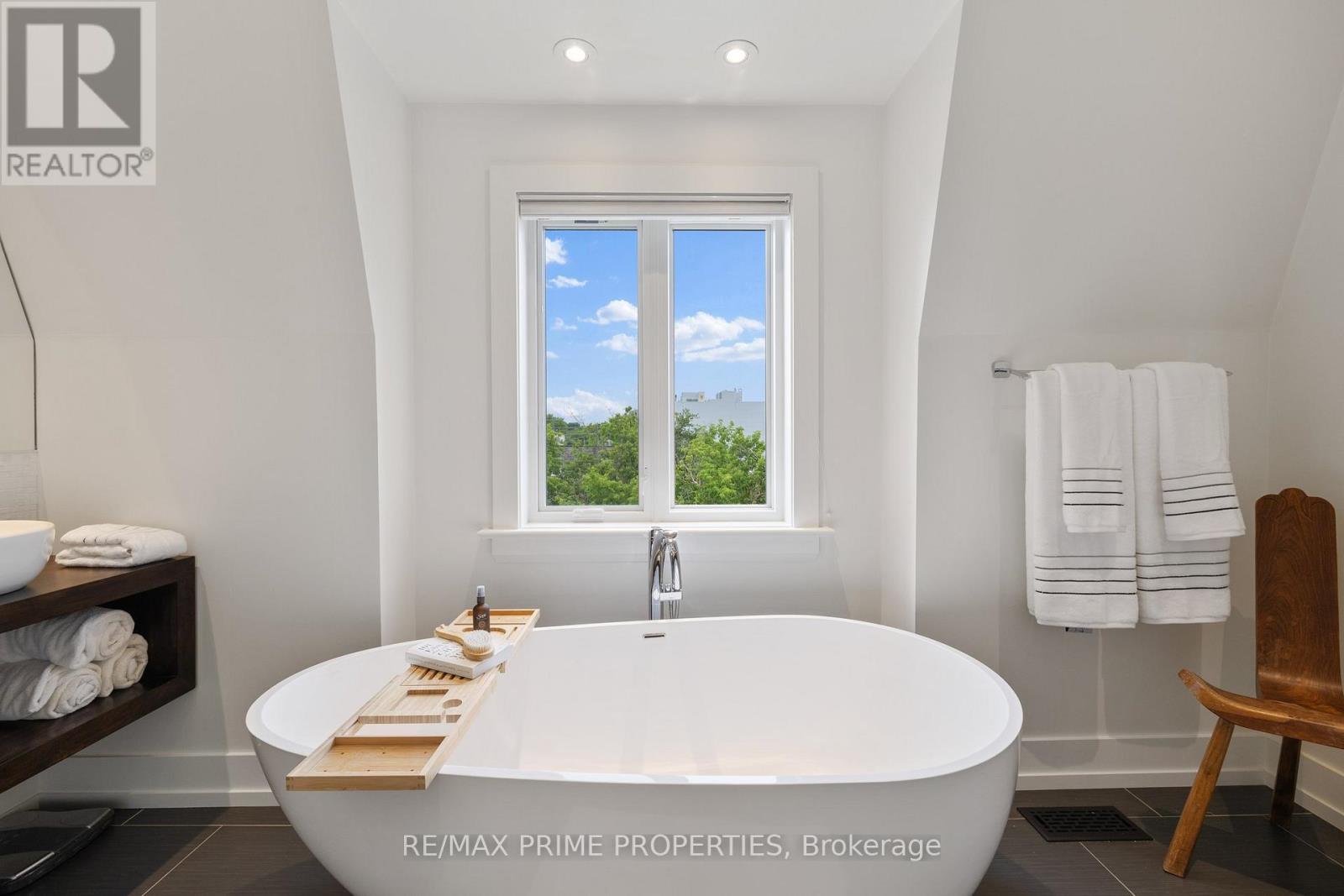 291 Kingswood Road, Toronto, Ontario  M4E 3N8 - Photo 16 - E12939692