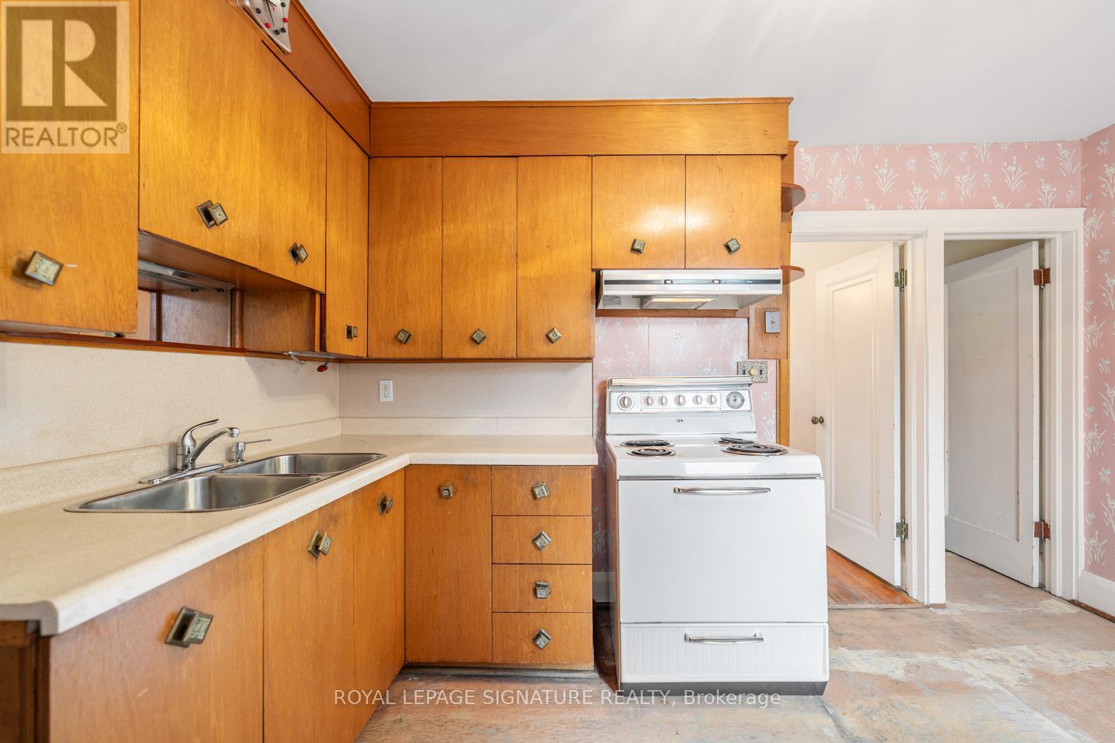 15 Marlow Avenue, Toronto, Ontario  M4J 3T8 - Photo 10 - E12939758