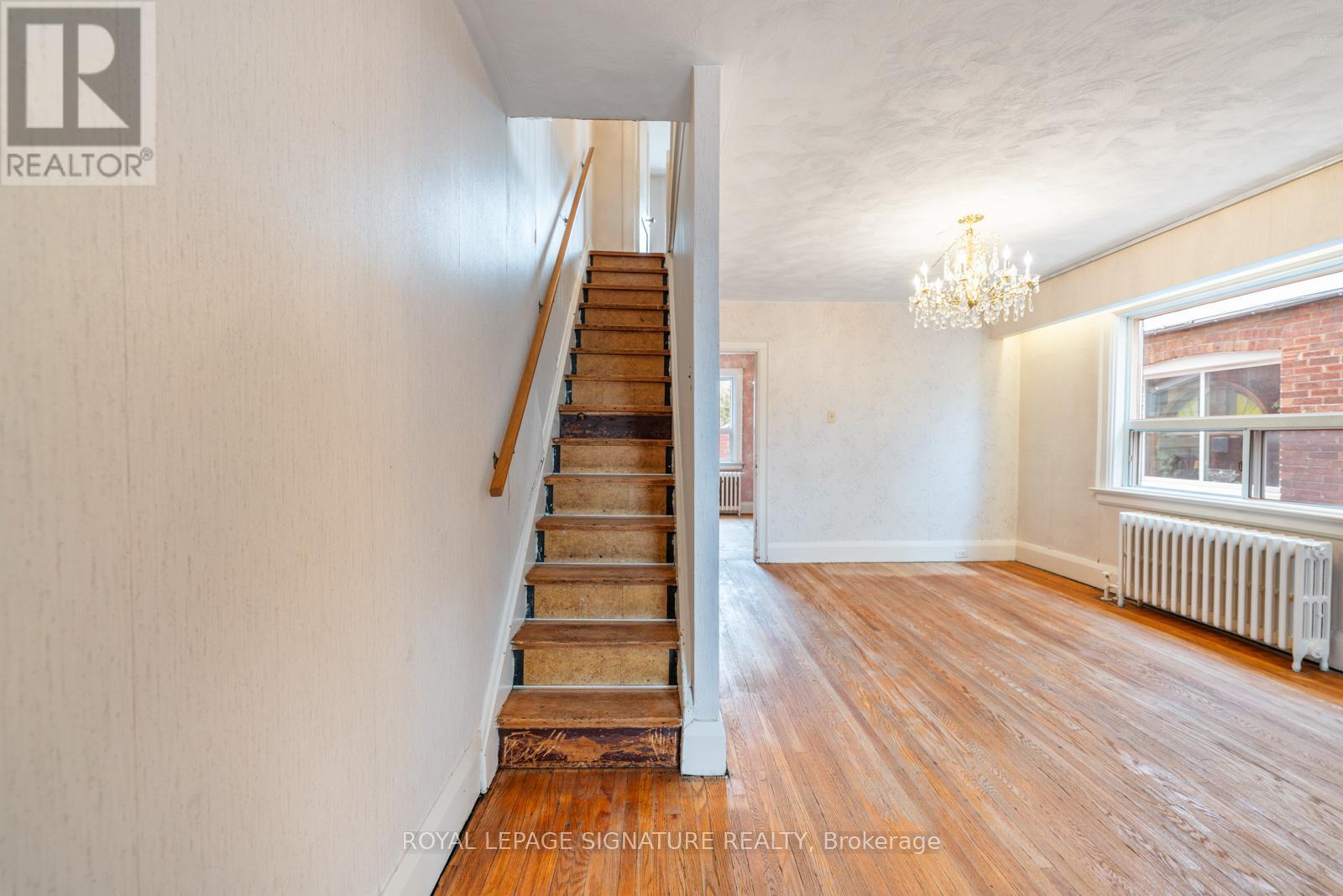 15 Marlow Avenue, Toronto, Ontario  M4J 3T8 - Photo 11 - E12939758