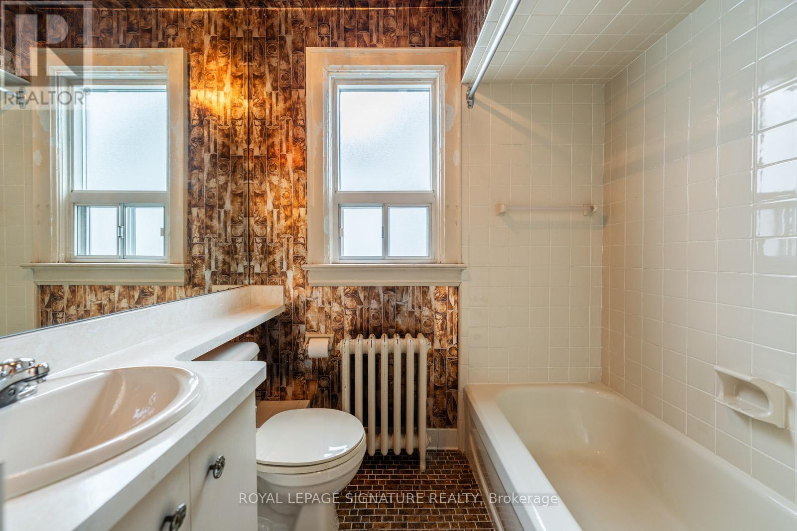 15 Marlow Avenue, Toronto, Ontario  M4J 3T8 - Photo 15 - E12939758