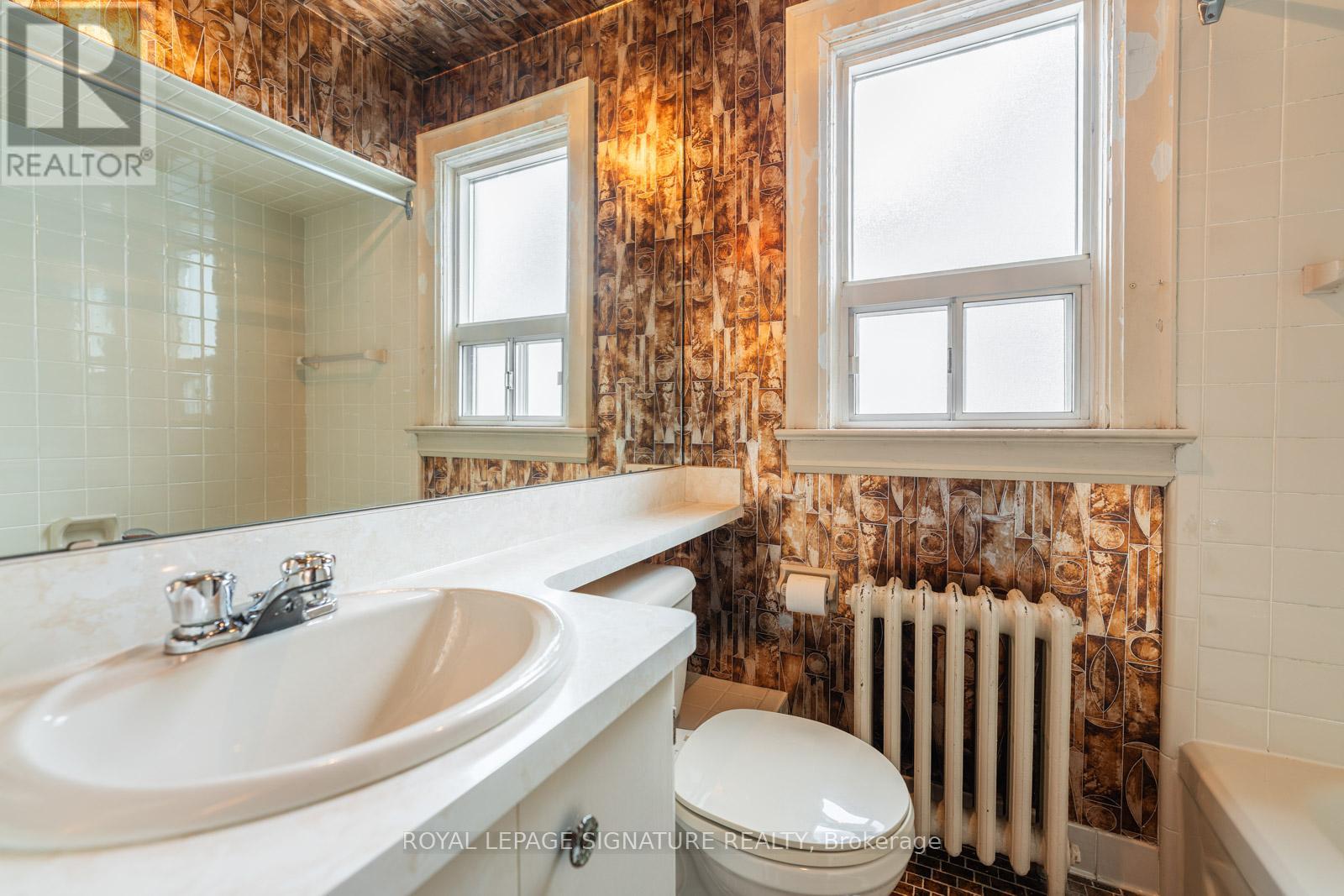 15 Marlow Avenue, Toronto, Ontario  M4J 3T8 - Photo 16 - E12939758