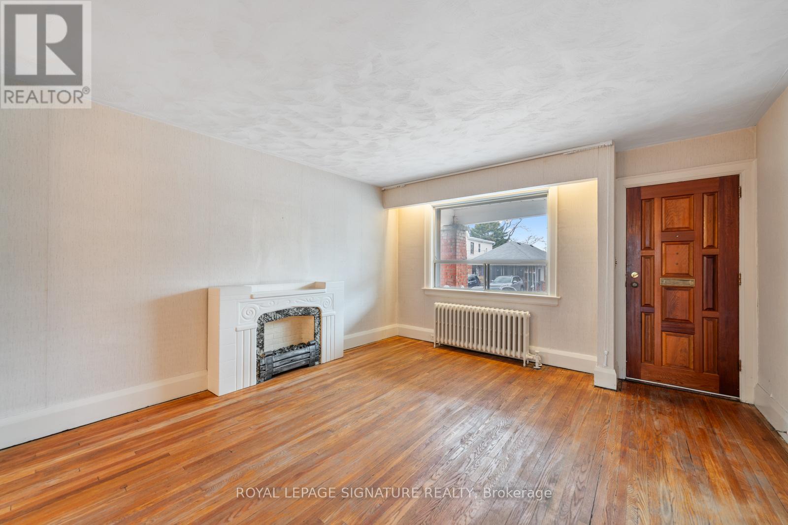 15 Marlow Avenue, Toronto, Ontario  M4J 3T8 - Photo 3 - E12939758