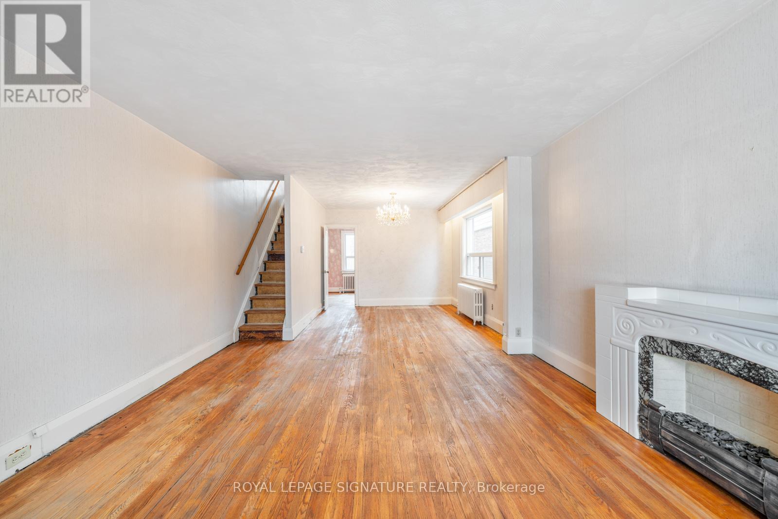 15 Marlow Avenue, Toronto, Ontario  M4J 3T8 - Photo 4 - E12939758