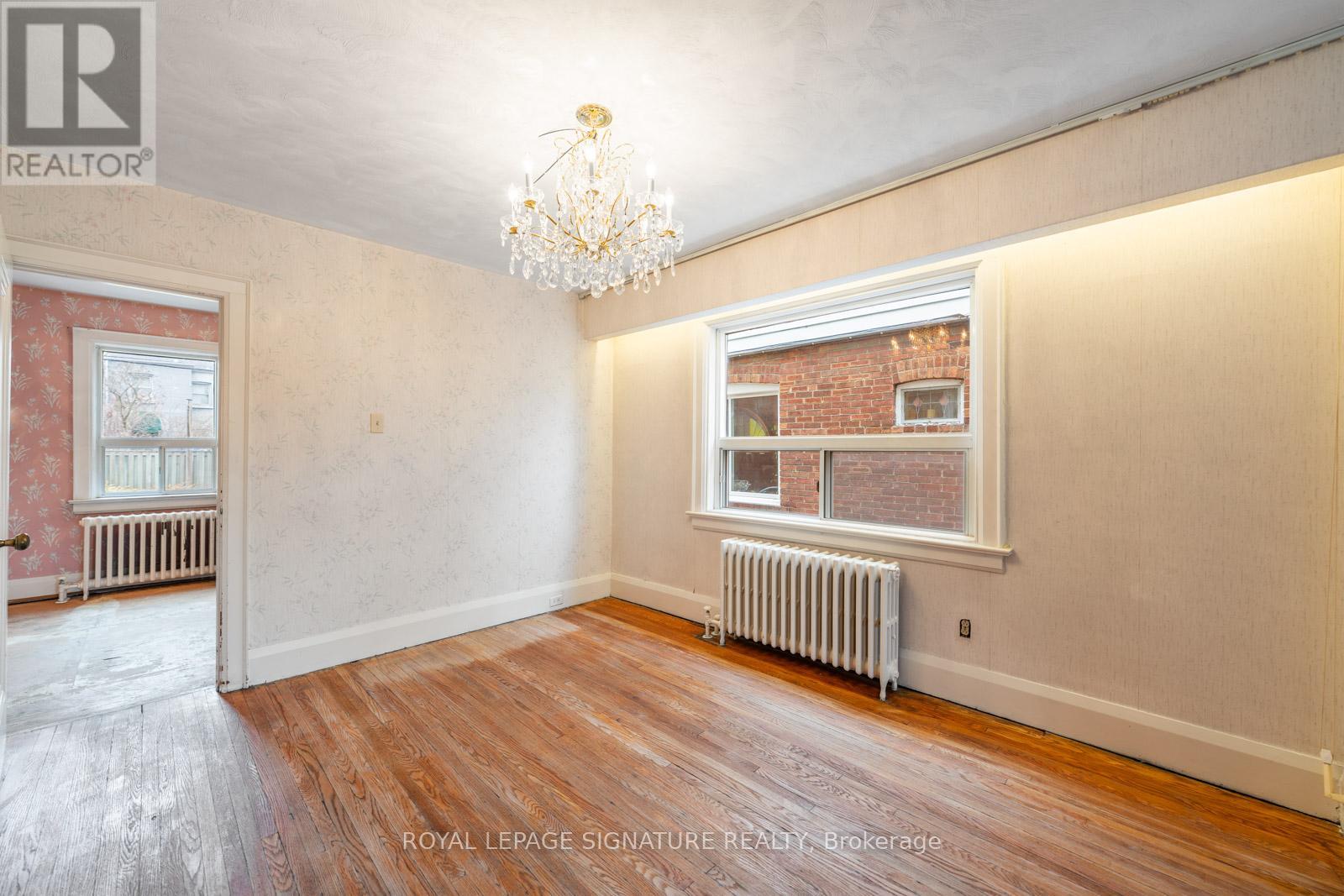 15 Marlow Avenue, Toronto, Ontario  M4J 3T8 - Photo 6 - E12939758