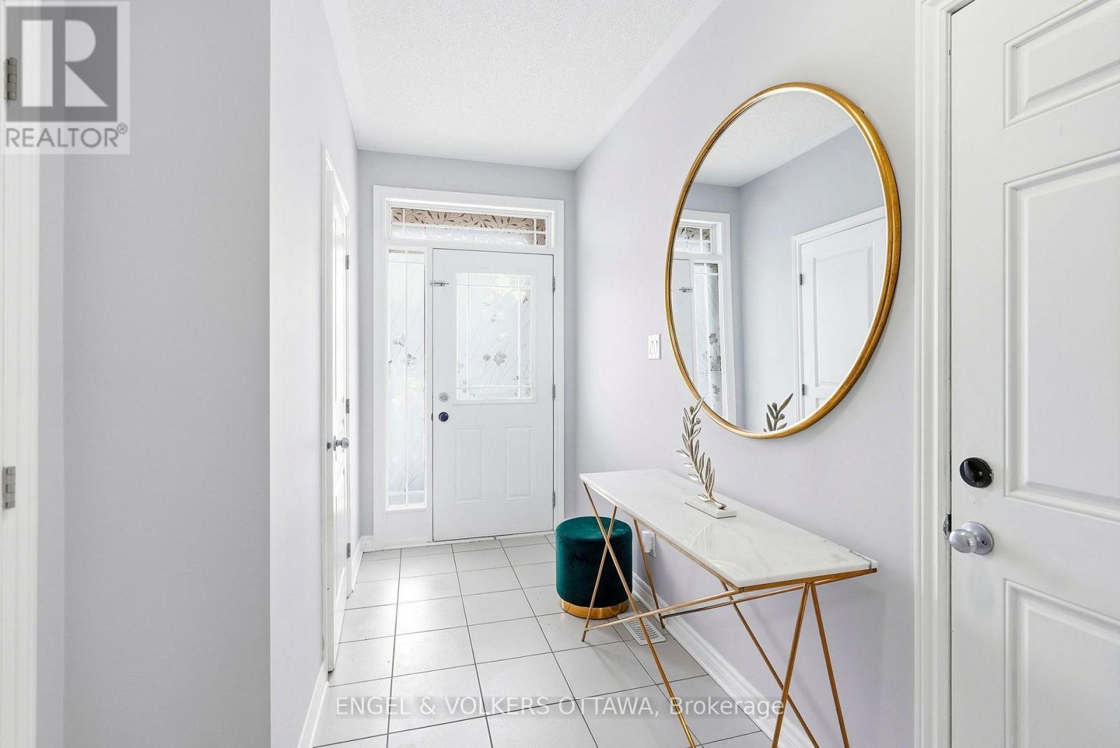 476 Barrick Hill Road, Ottawa, Ontario  K2M 0H8 - Photo 2 - X12939596