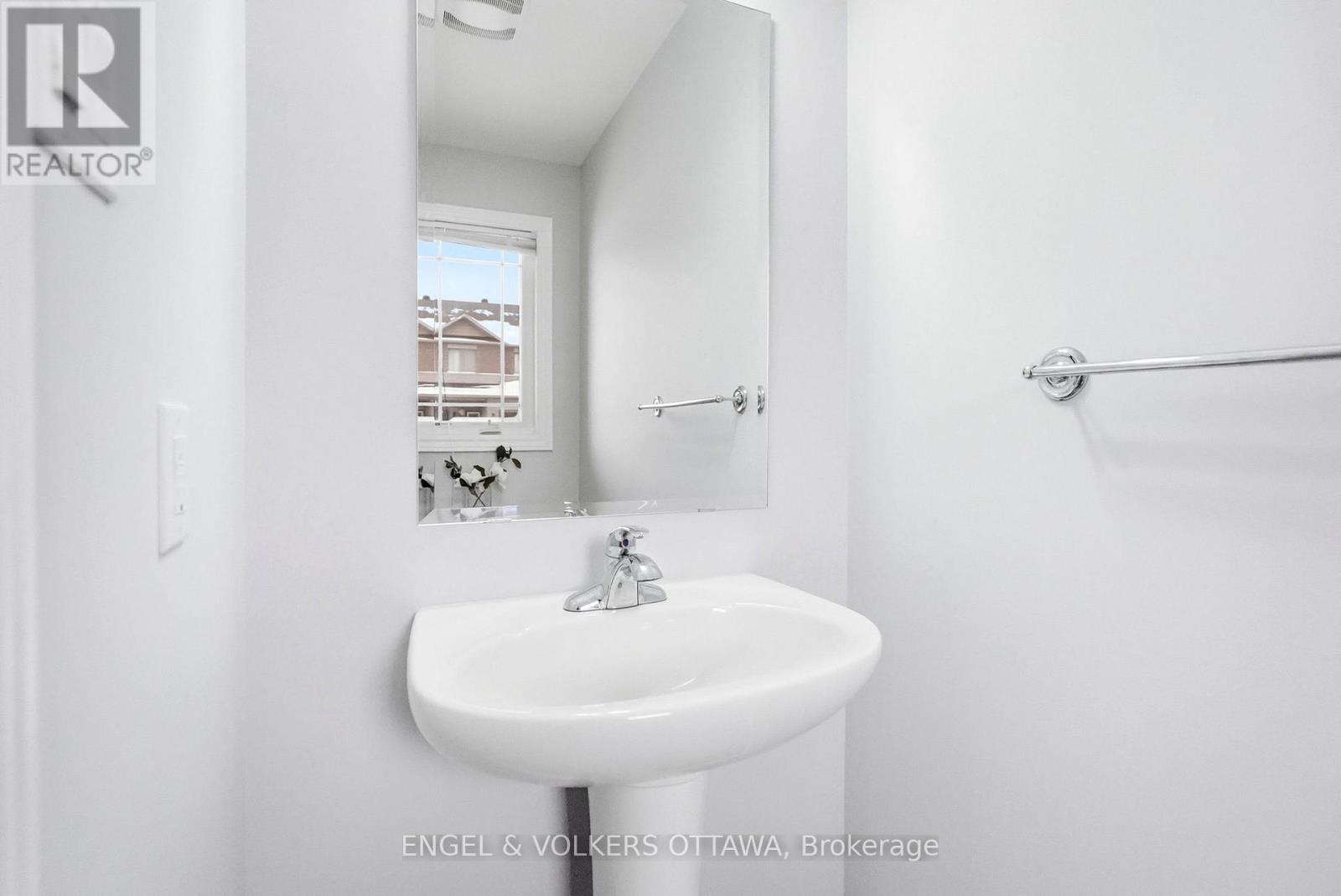 476 Barrick Hill Road, Ottawa, Ontario  K2M 0H8 - Photo 3 - X12939596