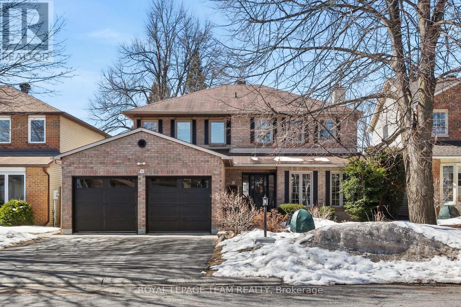 8 HUNTSMAN CRESCENT, Ottawa, Ontario