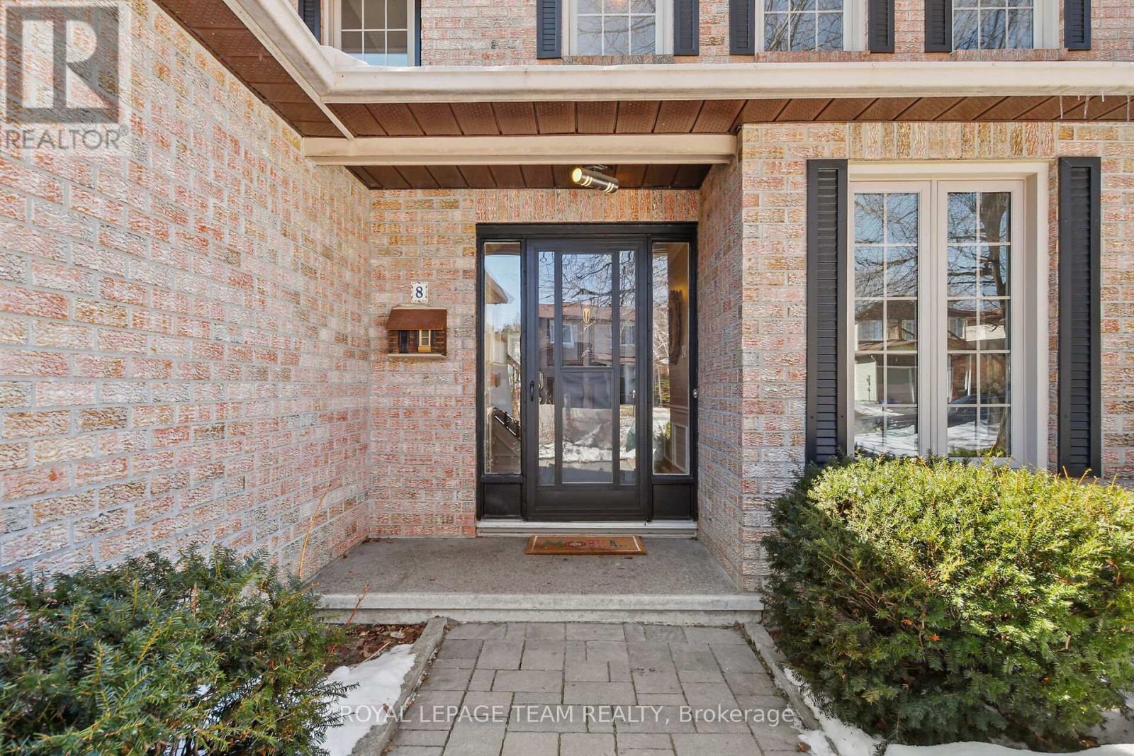 8 Huntsman Crescent, Ottawa, Ontario  K2M 1J2 - Photo 2 - X12939644