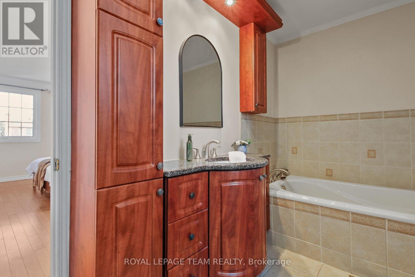 8 Huntsman Crescent, Ottawa, Ontario  K2M 1J2 - Photo 22 - X12939644