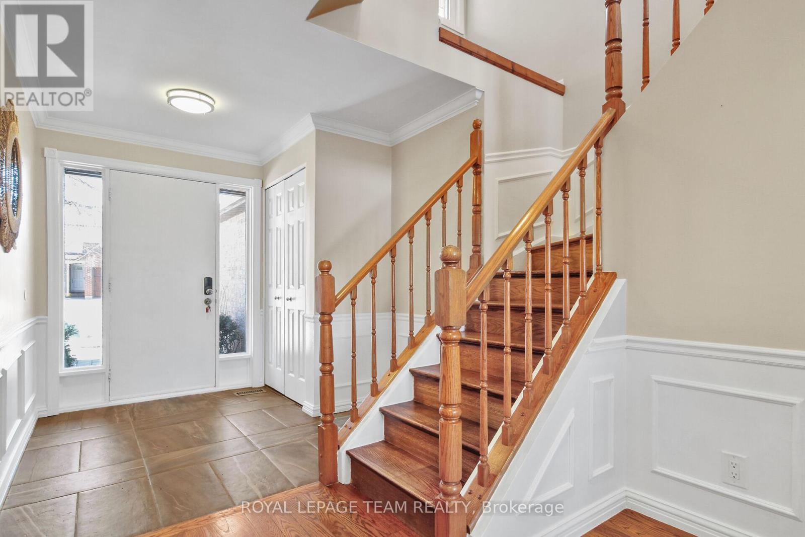 8 Huntsman Crescent, Ottawa, Ontario  K2M 1J2 - Photo 3 - X12939644