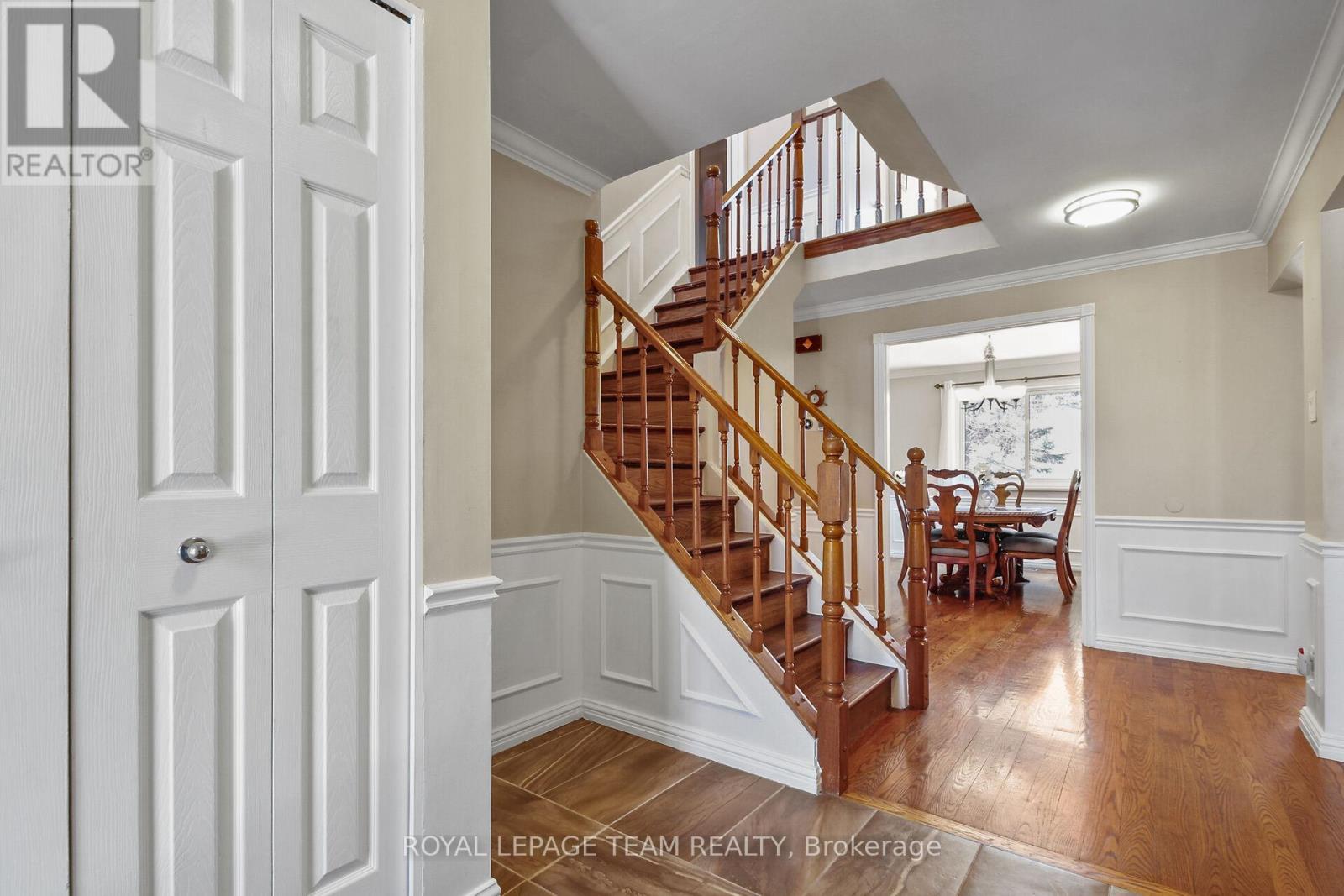 8 Huntsman Crescent, Ottawa, Ontario  K2M 1J2 - Photo 4 - X12939644