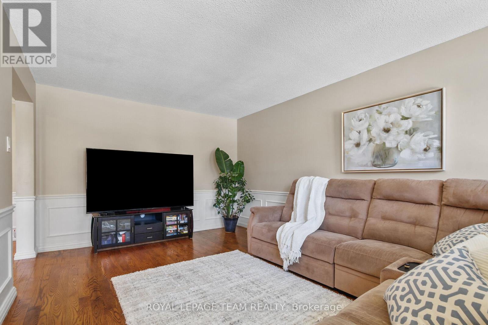 8 Huntsman Crescent, Ottawa, Ontario  K2M 1J2 - Photo 6 - X12939644