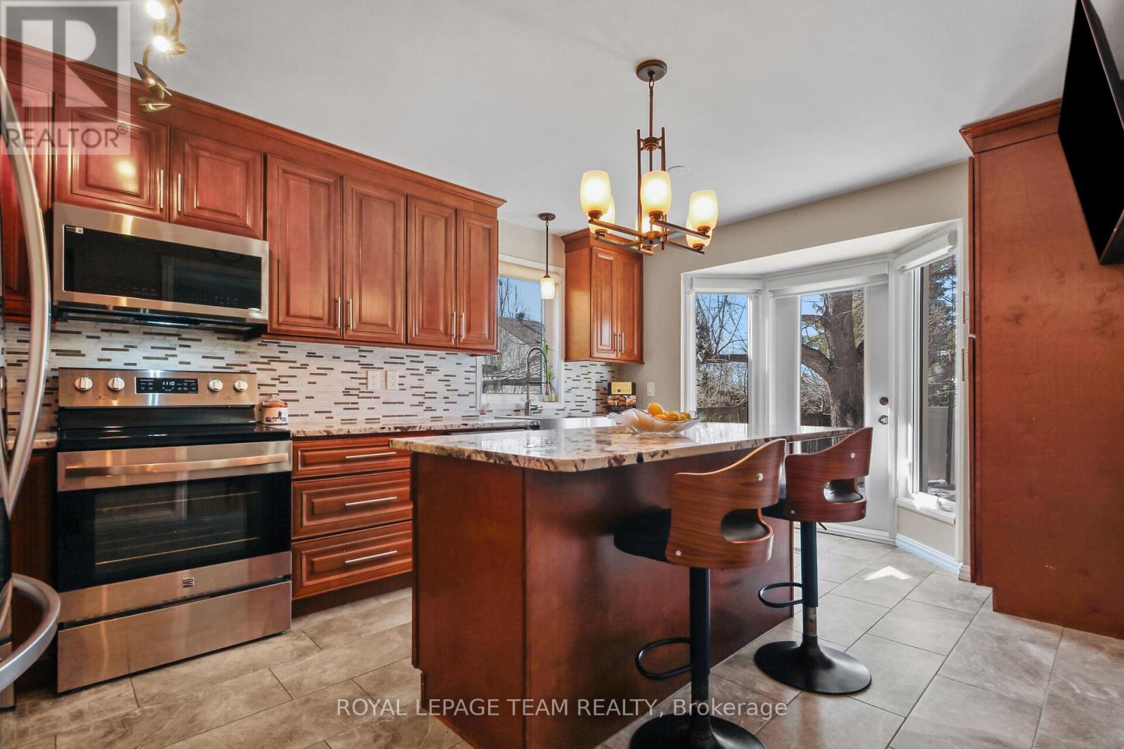 8 Huntsman Crescent, Ottawa, Ontario  K2M 1J2 - Photo 8 - X12939644