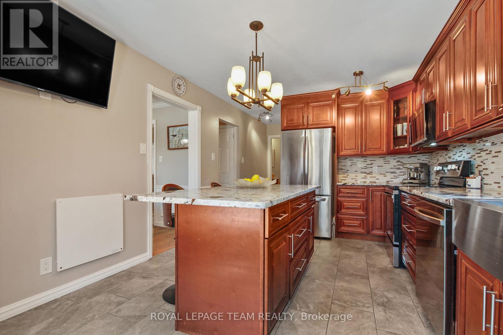 8 Huntsman Crescent, Ottawa, Ontario  K2M 1J2 - Photo 9 - X12939644