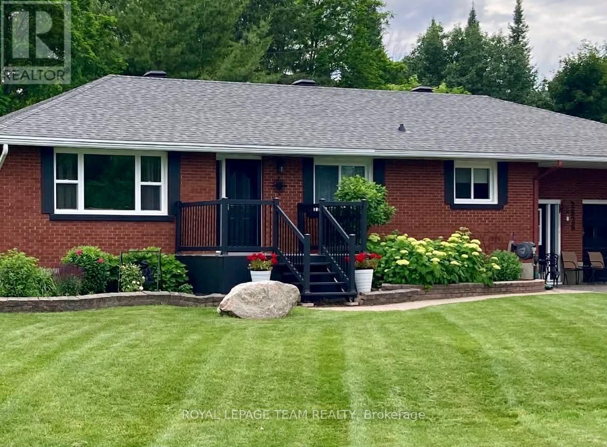 2626 Brentwood Avenue, Ottawa, Ontario  K0A 2P0 - Photo 2 - X12939776