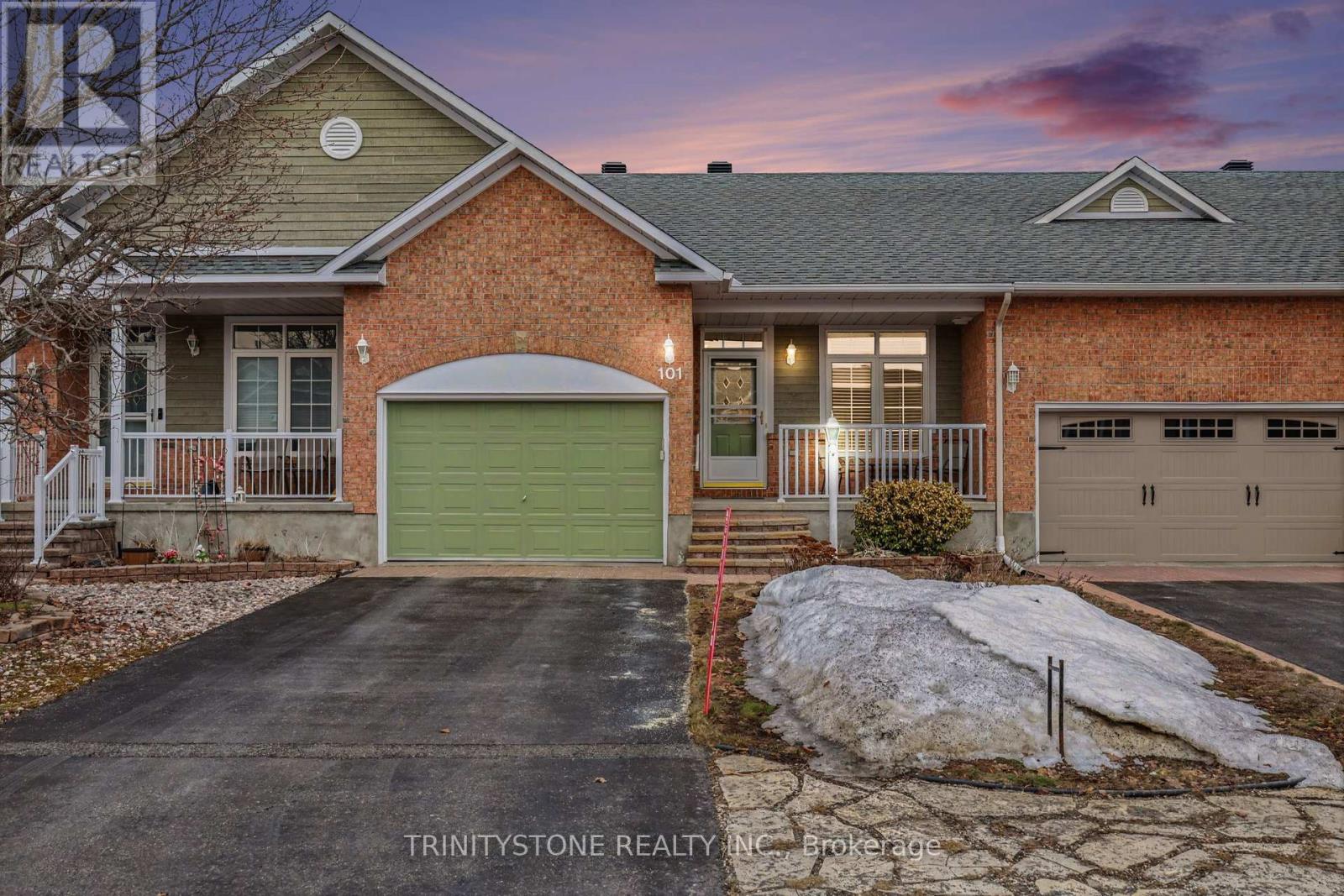 101 Sable Run Drive, Ottawa, Ontario  K2S 1W7 - Photo 2 - X12939790