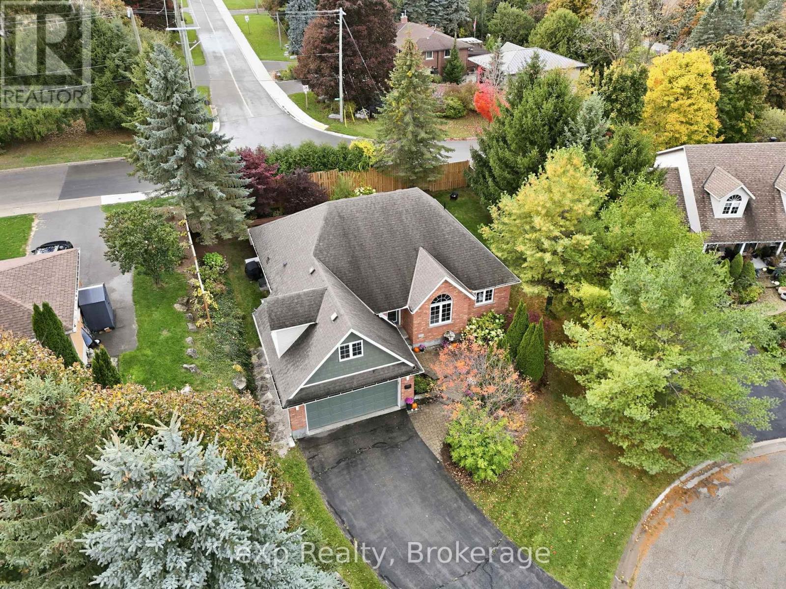 32 Dickinson Court, Centre Wellington, Ontario  N0B 1S0 - Photo 3 - X12913260