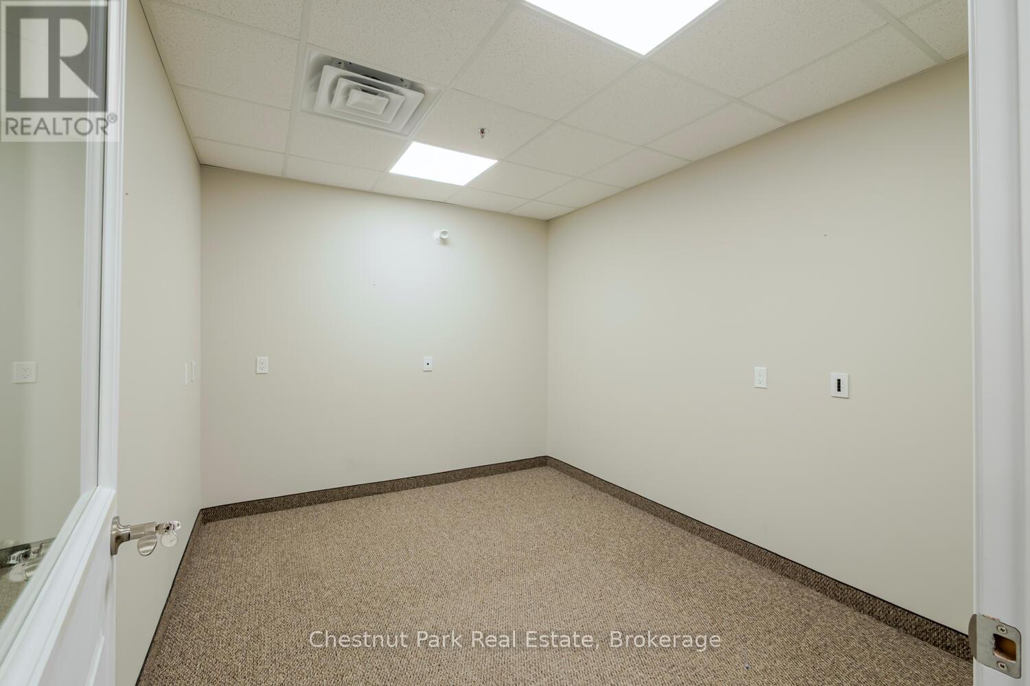 15 - 945 3rd Avenue E, Owen Sound, Ontario  N4K 2K8 - Photo 9 - X12939534