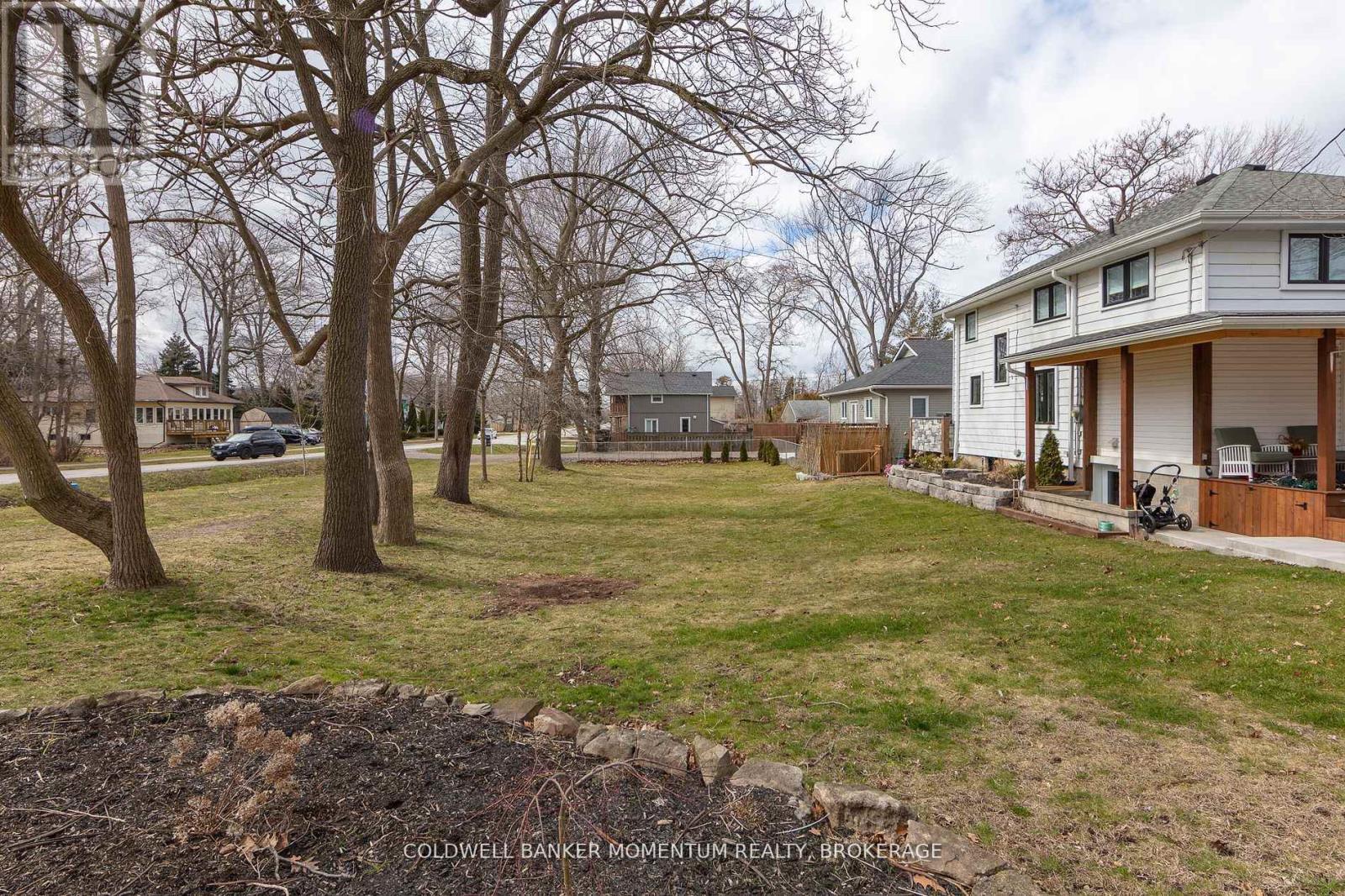 10a Betts Avenue, Grimsby, Ontario  L3M 2S6 - Photo 3 - X12939556