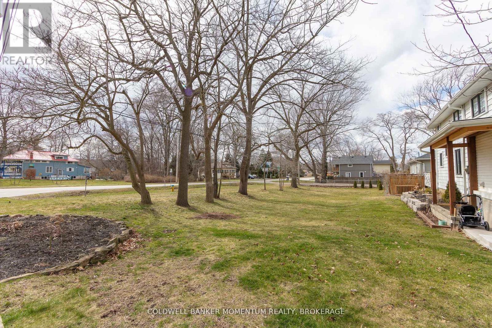 10a Betts Avenue, Grimsby, Ontario  L3M 2S6 - Photo 5 - X12939556