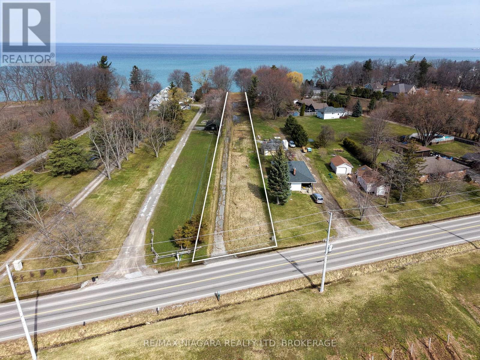 1204 Lakeshore Road W, St. Catharines, Ontario  L2R 6P9 - Photo 2 - X12939578