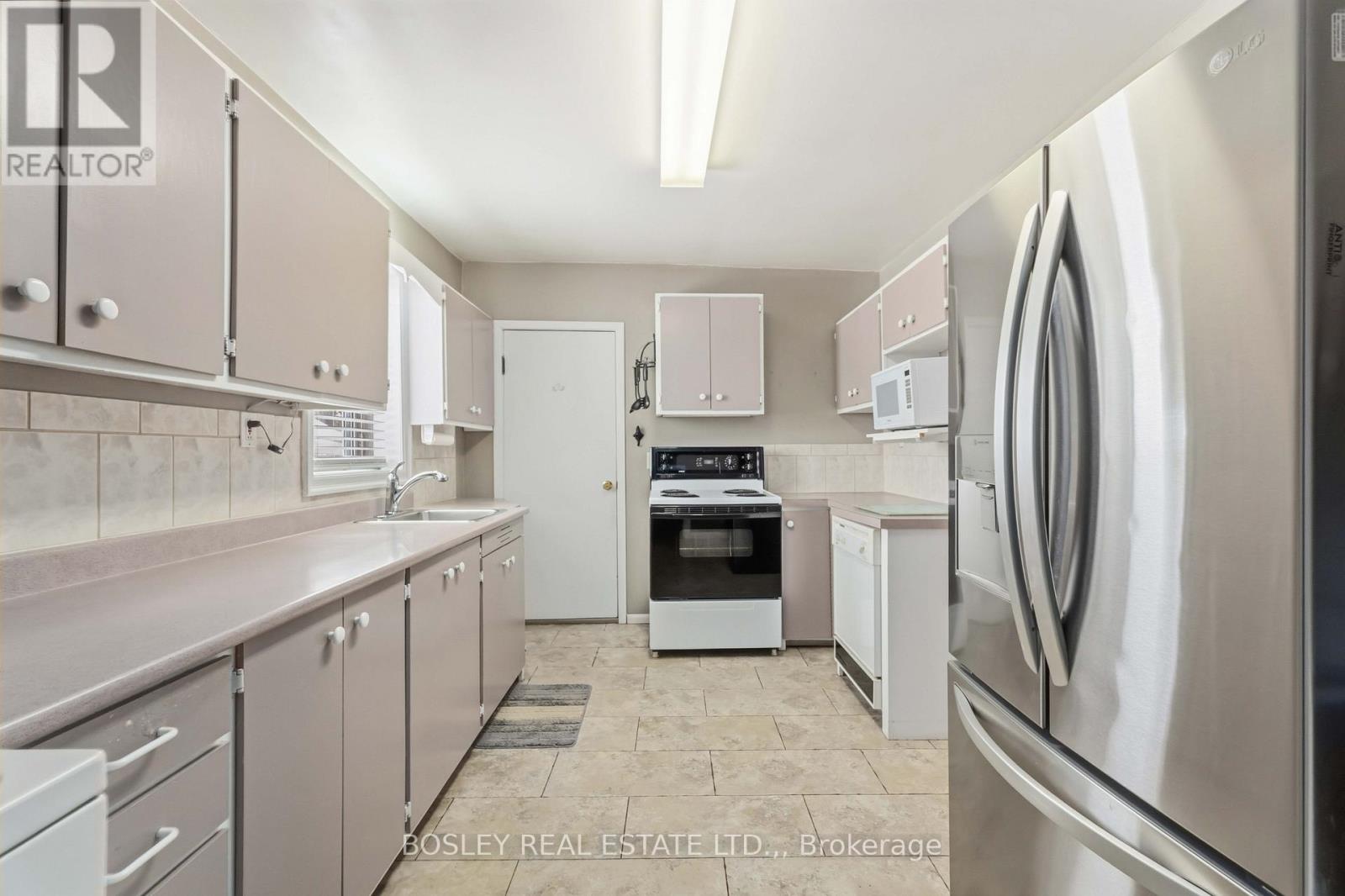 100 Niagara Street, St. Catharines, Ontario  L2R 4L4 - Photo 9 - X12939600