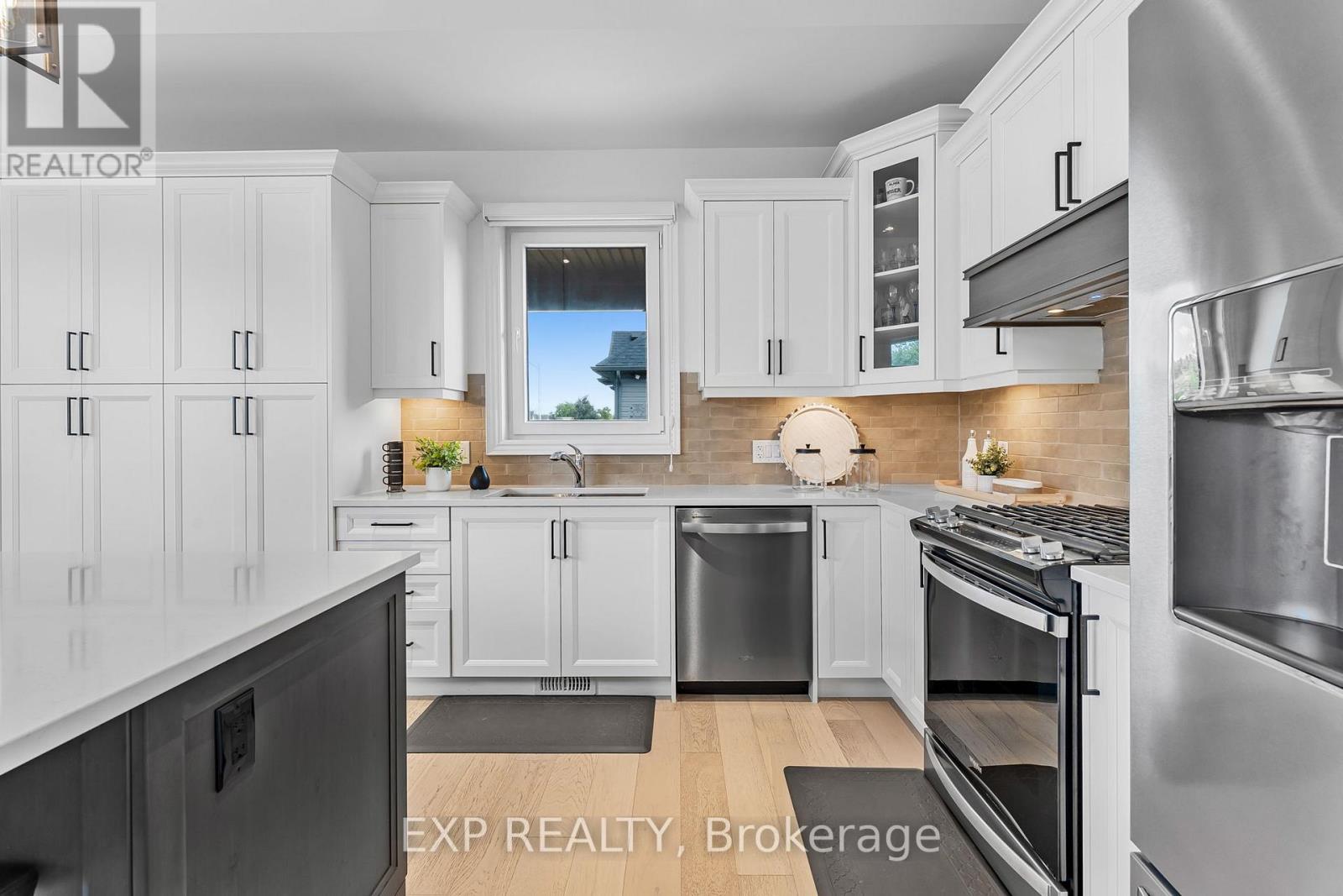 4242 Village Creek Drive, Fort Erie, Ontario  L0S 1S0 - Photo 15 - X12939744