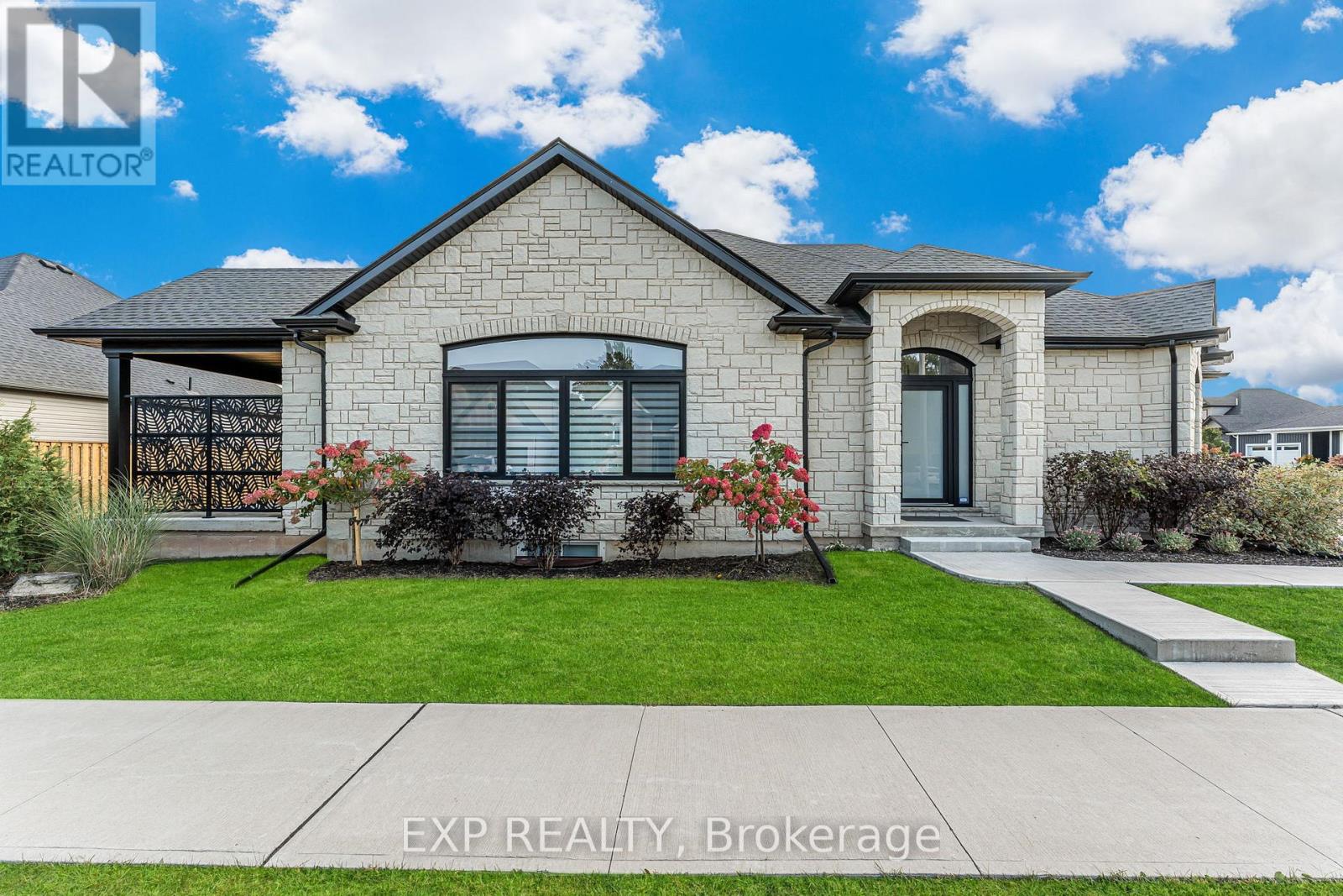 4242 Village Creek Drive, Fort Erie, Ontario  L0S 1S0 - Photo 6 - X12939744