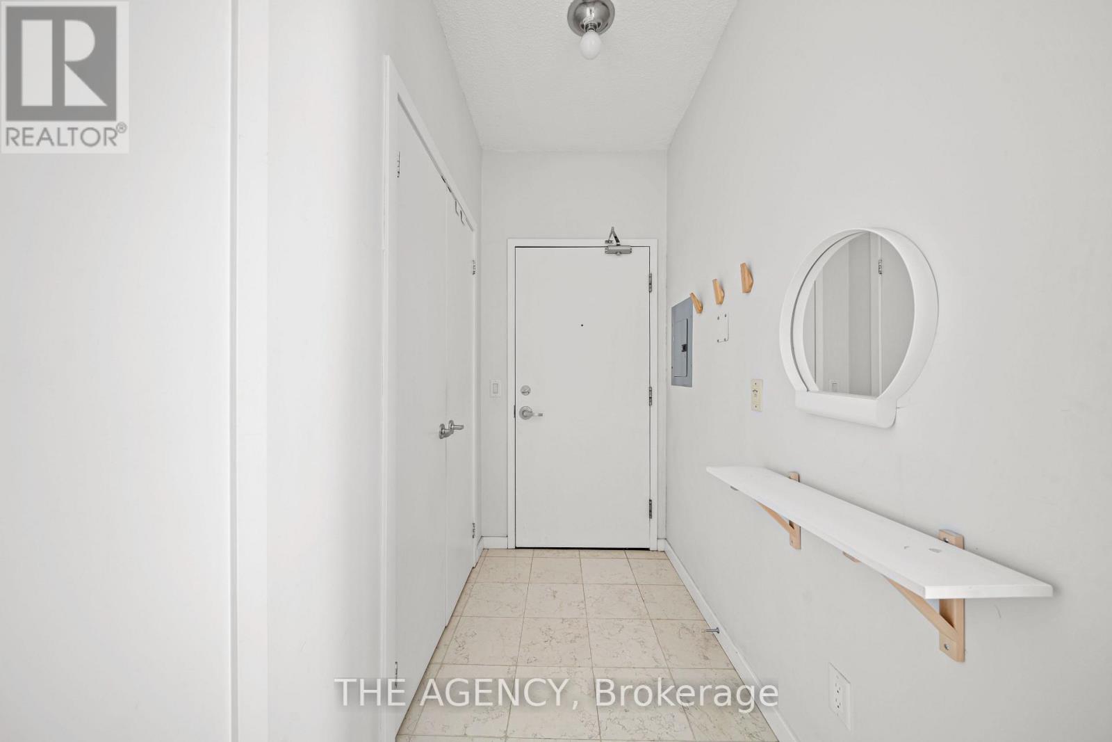 3313 - 208 Queens Quay W, Toronto, Ontario  M5J 2Y5 - Photo 2 - C12939532