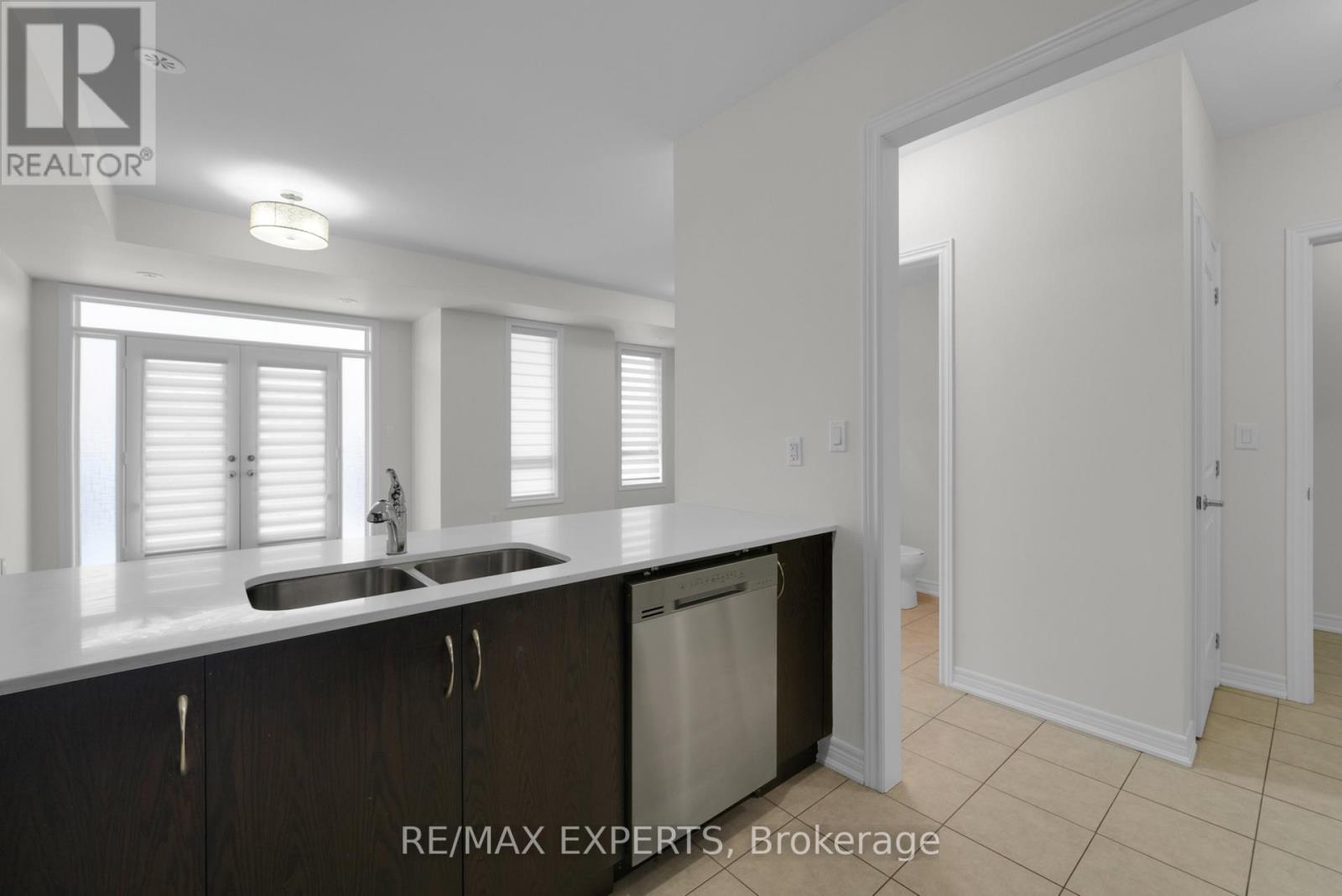 10 - 105 Kayla Crescent, Vaughan, Ontario L6A 4W3 - Photo 9 - N12939478