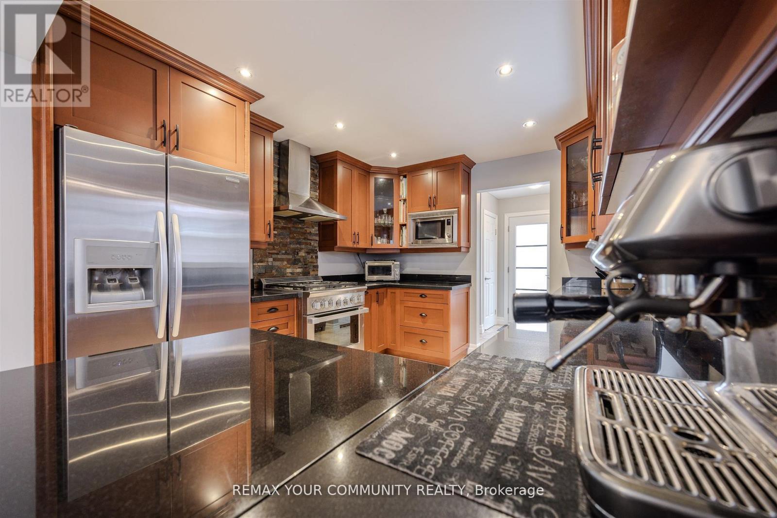 2 Kirkland Court, Richmond Hill, Ontario  L4C 9J1 - Photo 18 - N12939568