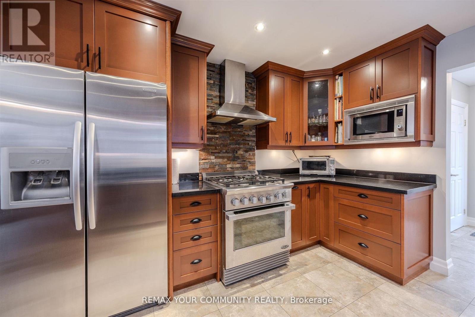 2 Kirkland Court, Richmond Hill, Ontario  L4C 9J1 - Photo 21 - N12939568