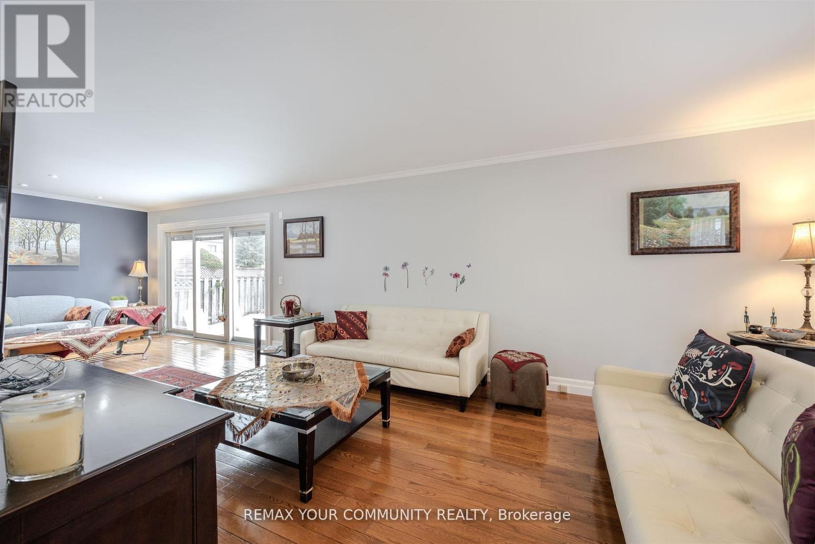 2 Kirkland Court, Richmond Hill, Ontario  L4C 9J1 - Photo 9 - N12939568