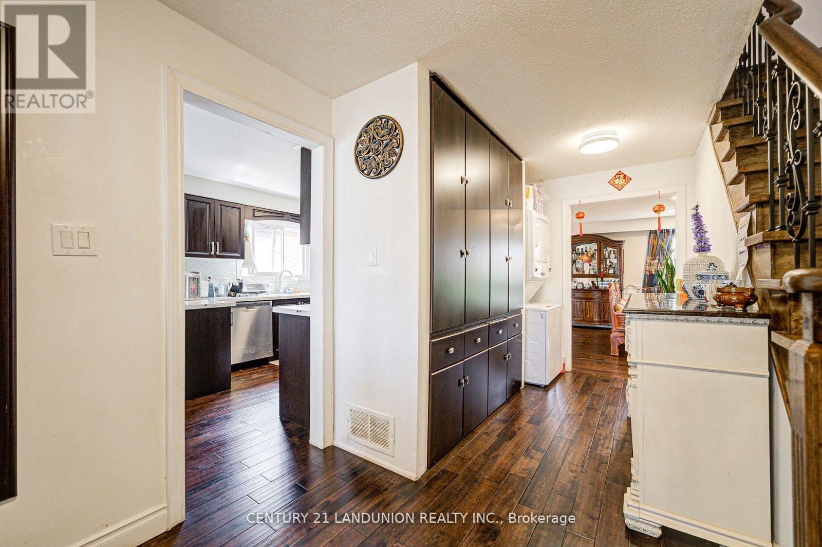 183 Willowbrook Road, Markham, Ontario  L3T 5L5 - Photo 4 - N12939646