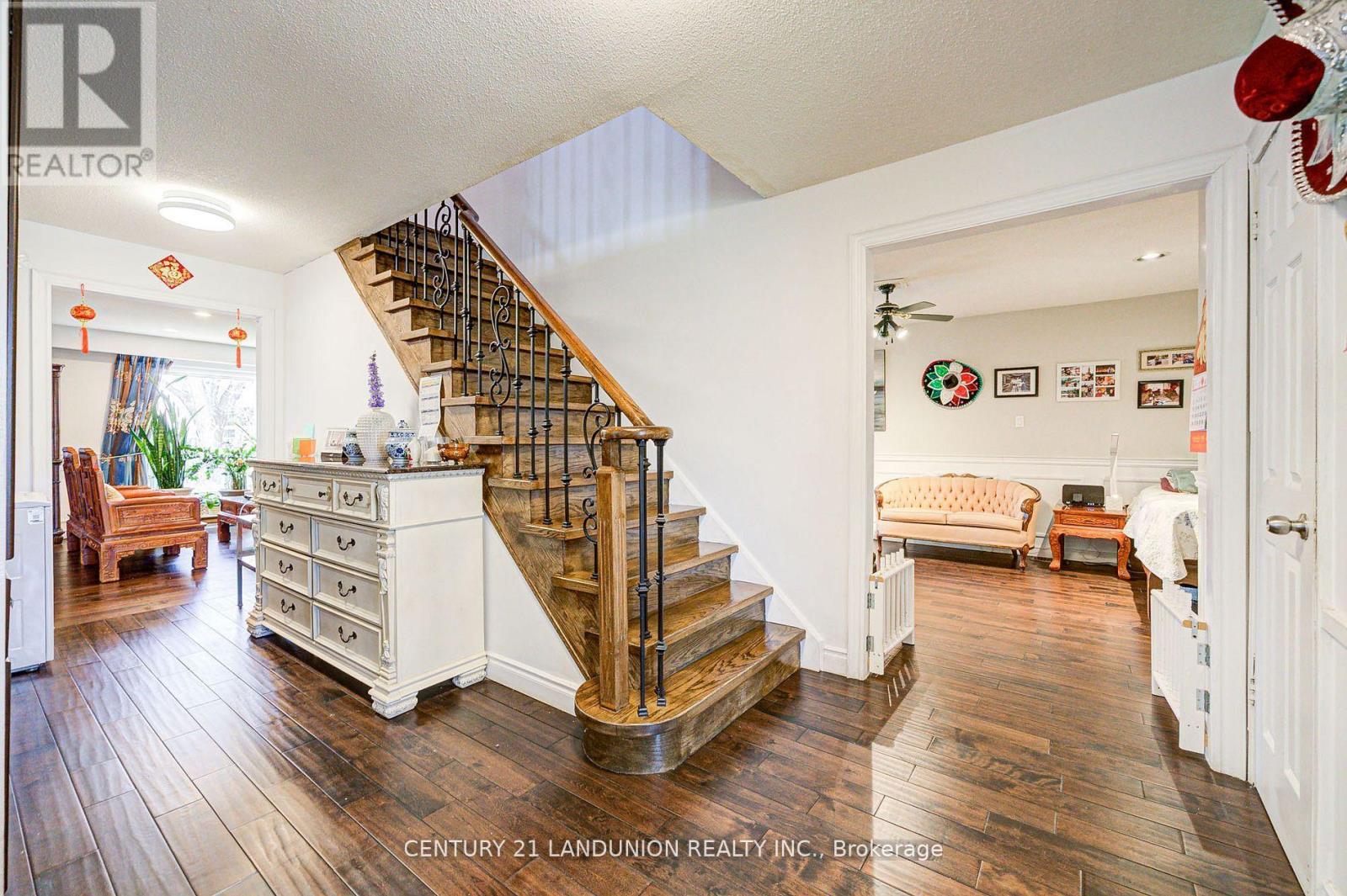 183 Willowbrook Road, Markham, Ontario  L3T 5L5 - Photo 6 - N12939646