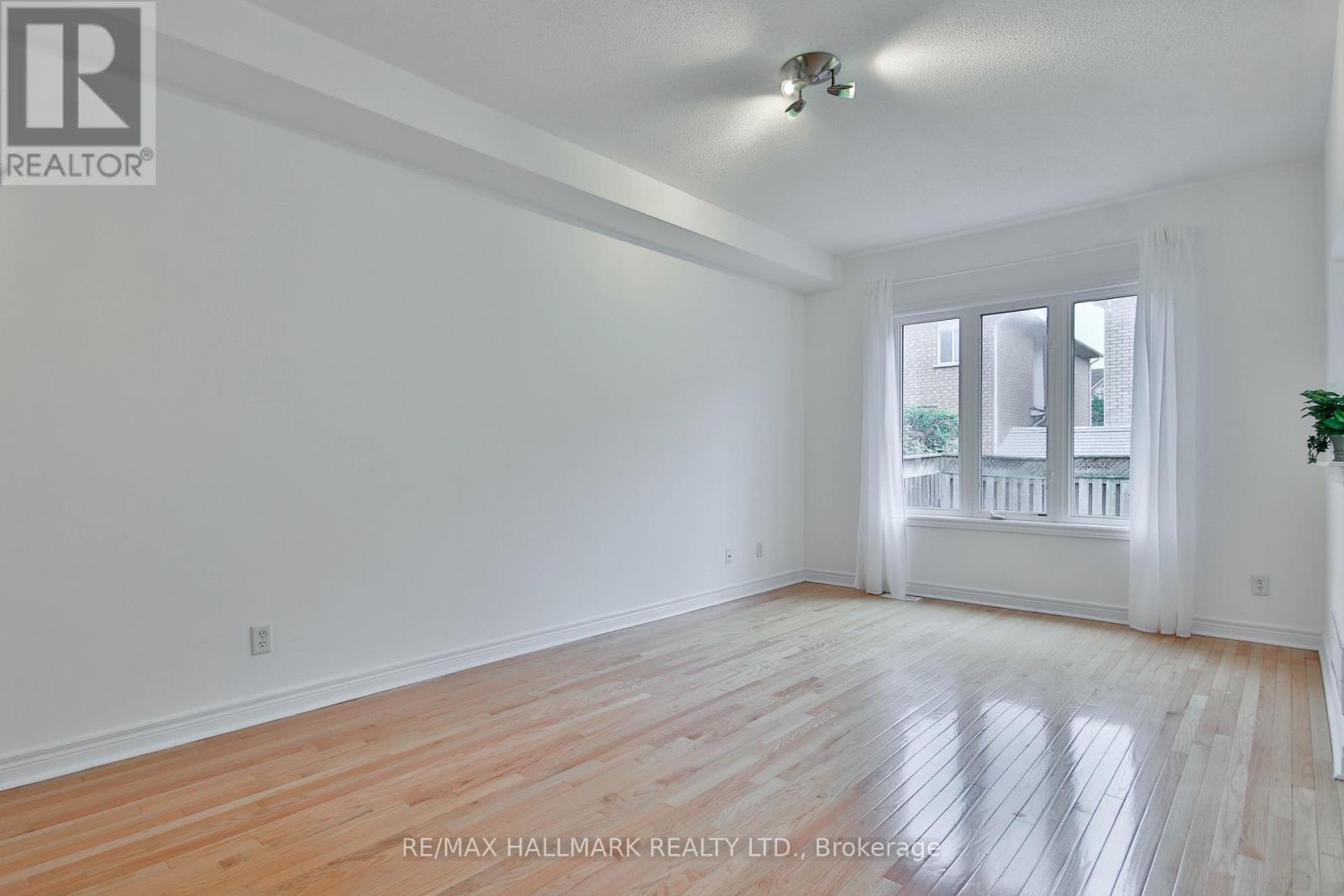 15 Briarglen Road, Markham, Ontario  L6C 2K5 - Photo 11 - N12939676