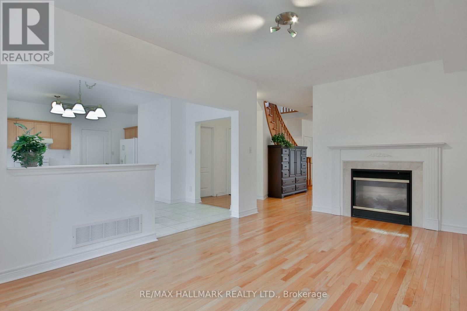 15 Briarglen Road, Markham, Ontario  L6C 2K5 - Photo 13 - N12939676