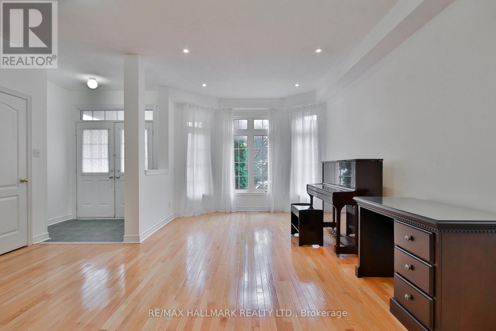 15 Briarglen Road, Markham, Ontario  L6C 2K5 - Photo 5 - N12939676