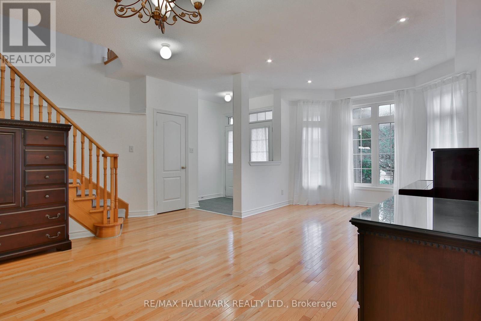 15 Briarglen Road, Markham, Ontario  L6C 2K5 - Photo 6 - N12939676