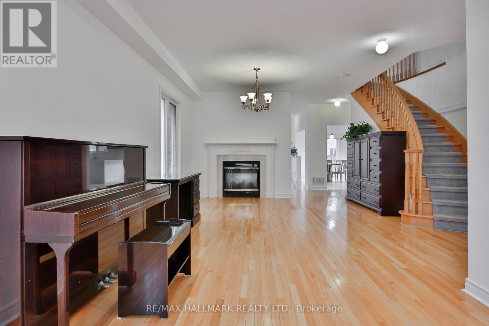 15 Briarglen Road, Markham, Ontario  L6C 2K5 - Photo 8 - N12939676