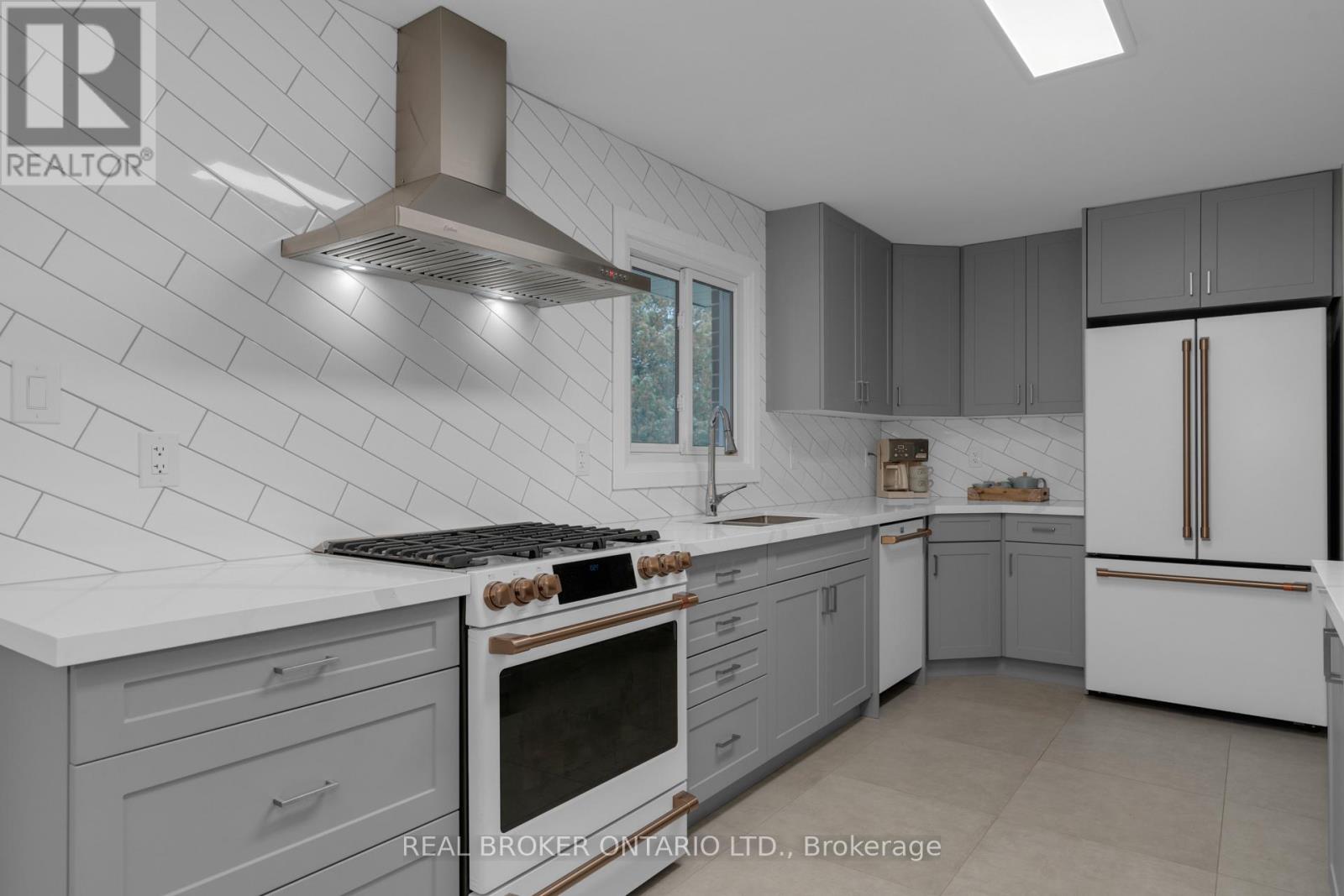 17 Locke Avenue, Clearview, Ontario  L0M 1S0 - Photo 8 - S12939672