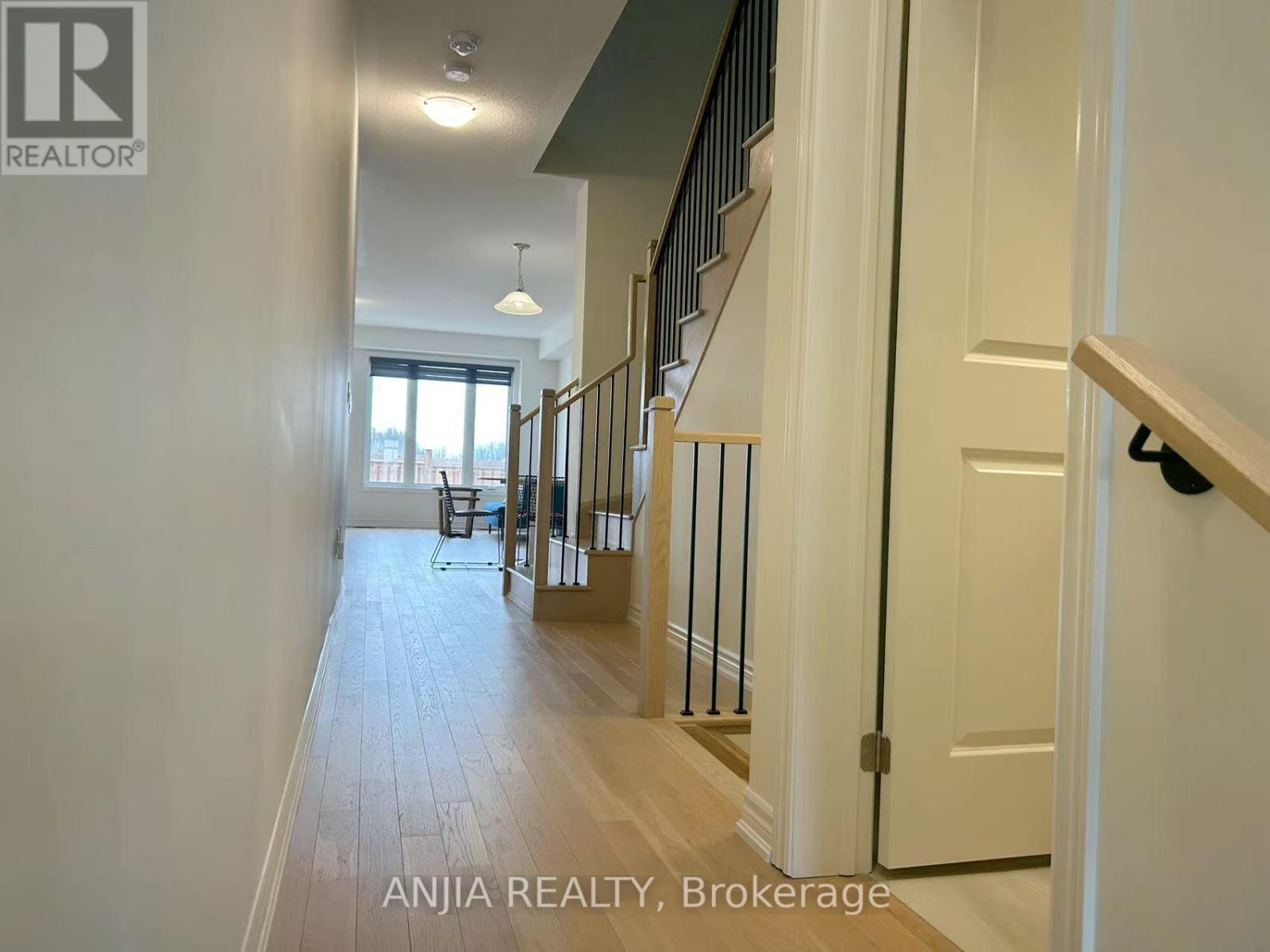 65 Greer Street, Barrie, Ontario  L9J 0R5 - Photo 2 - S12939262